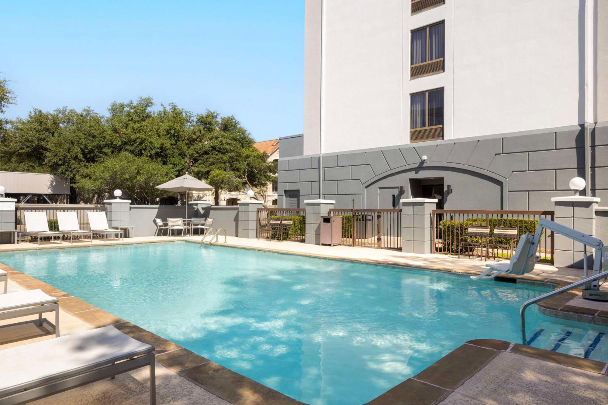 Hyatt Place Dallas North By The Galleria Addison Εξωτερικό φωτογραφία